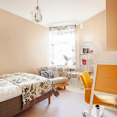 Well-equipped Art Noveau Gem - Calm & Appartement