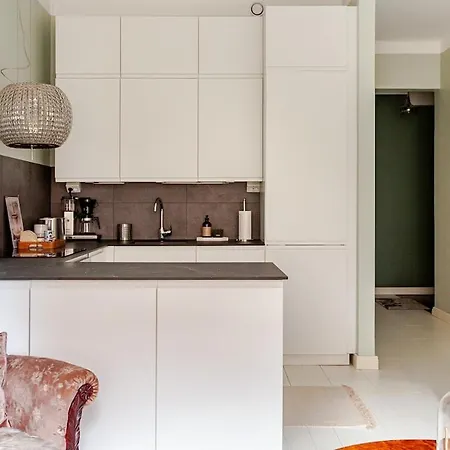 Well-equipped Art Noveau Gem - Calm &